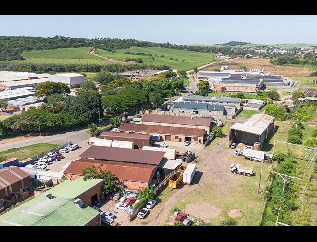 2,200M² BUSINESS CENTRE FOR SALE IN TONGAAT INDUSTRIAL